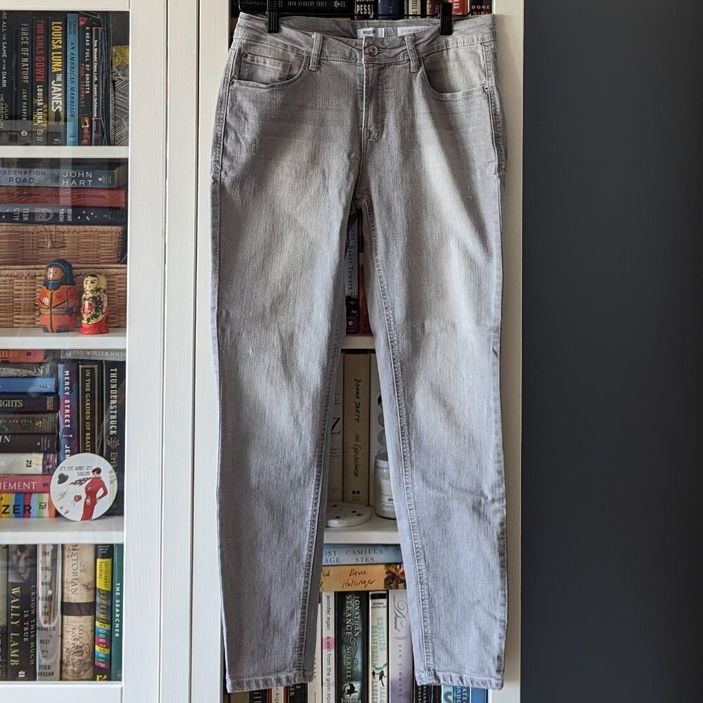 Kensie Light Gray Ankle Jeans // Size 8